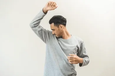 Musim Hujan Juga Memicu Bau Badan? Simak Penjelasannya